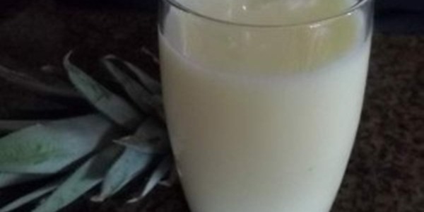 Suco de Abacaxi com Coco