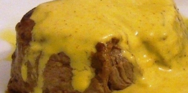 Bife com molho Mostarda e Batata Dourada