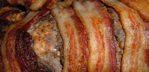 Carne assada enrolada com Bacon