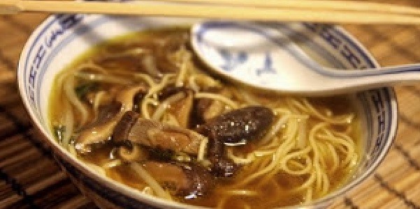 Sopa Chinesa com Carne Fácil