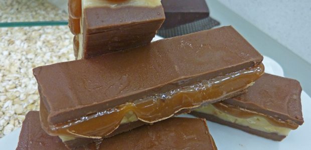 Barra de Chocolate com Caramelo e Amendoim